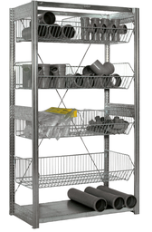 Varastohylly laarikoreilla